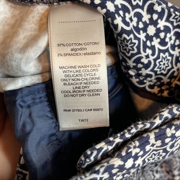 laundry by Shelli Segal Navy Patterned Capri Pants Size 10 - Picture 3 of 5